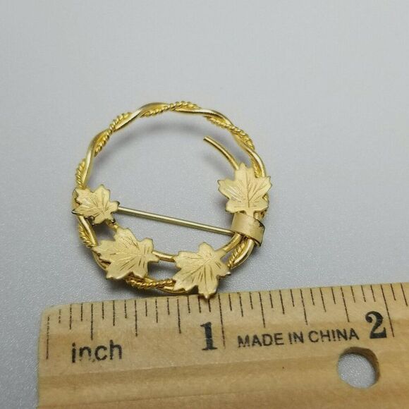 Vintage Yellow Gold Filled Leaf Wreath Circle Brooch, Signed Lapel Pin, Estate - Picture 5 of 7
